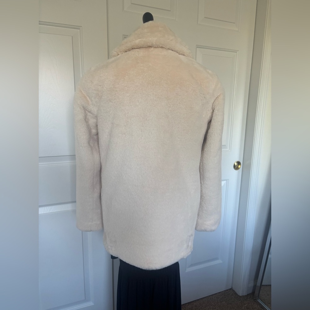 ***PRICE DROP*** NWT Banana Republic Cream Faux Fur Jacket - Picture 3 of 8